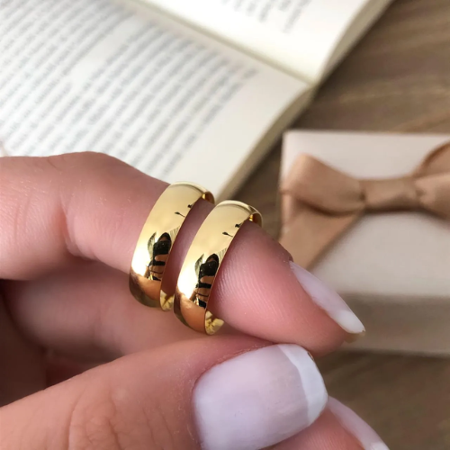 ALIANÇAS MODELOS TRADICIONAL COM 4,5  GRAMAS O PAR OURO18K GARANTIA VITALÌCIO